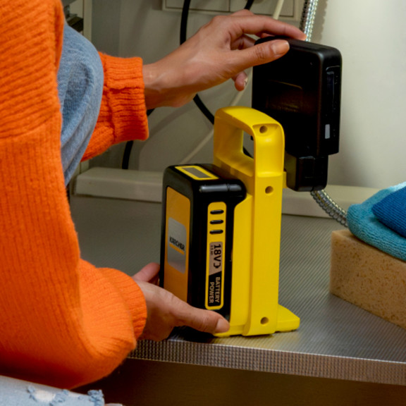 Flexibilní otočná světelná hlava se dvěma klouby