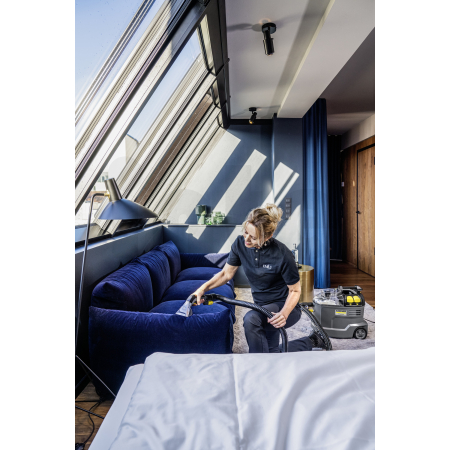 Čistič čalounění KÄRCHER Puzzi 8/1 C s ruční hubicí - model 2022 1.100-240.0