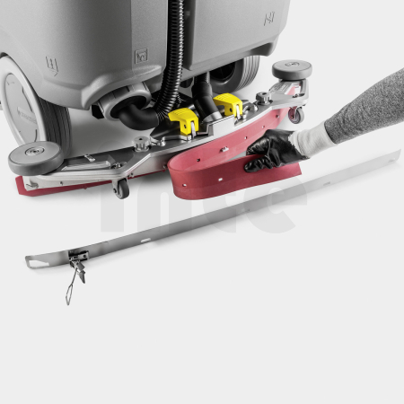 Podlahový mycí stroj s odsáváním KÄRCHER B 110 R Bp Pack 160 Ah Li+Dose+SSD+R75 1.161-441.0