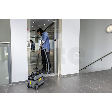 Bateriový vysavač na suché nečistoty KÄRCHERT 10/1 Bp 1.527-352.0