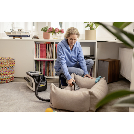 Bateriový čistič koberců KÄRCHER SE 3-18 Compact Home Battery Set 1.081-511.0