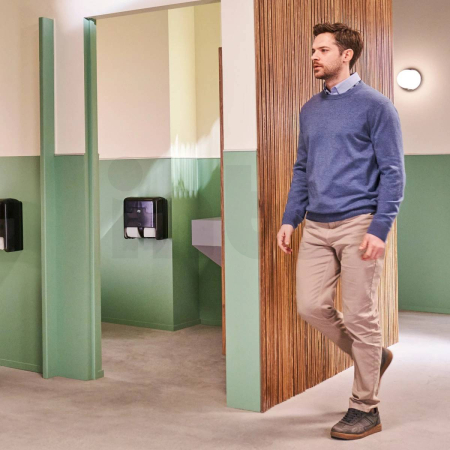 Tork OptiServe zásobník na 4 role bezdutinkového toaletního papíru, černá, T7, 558052